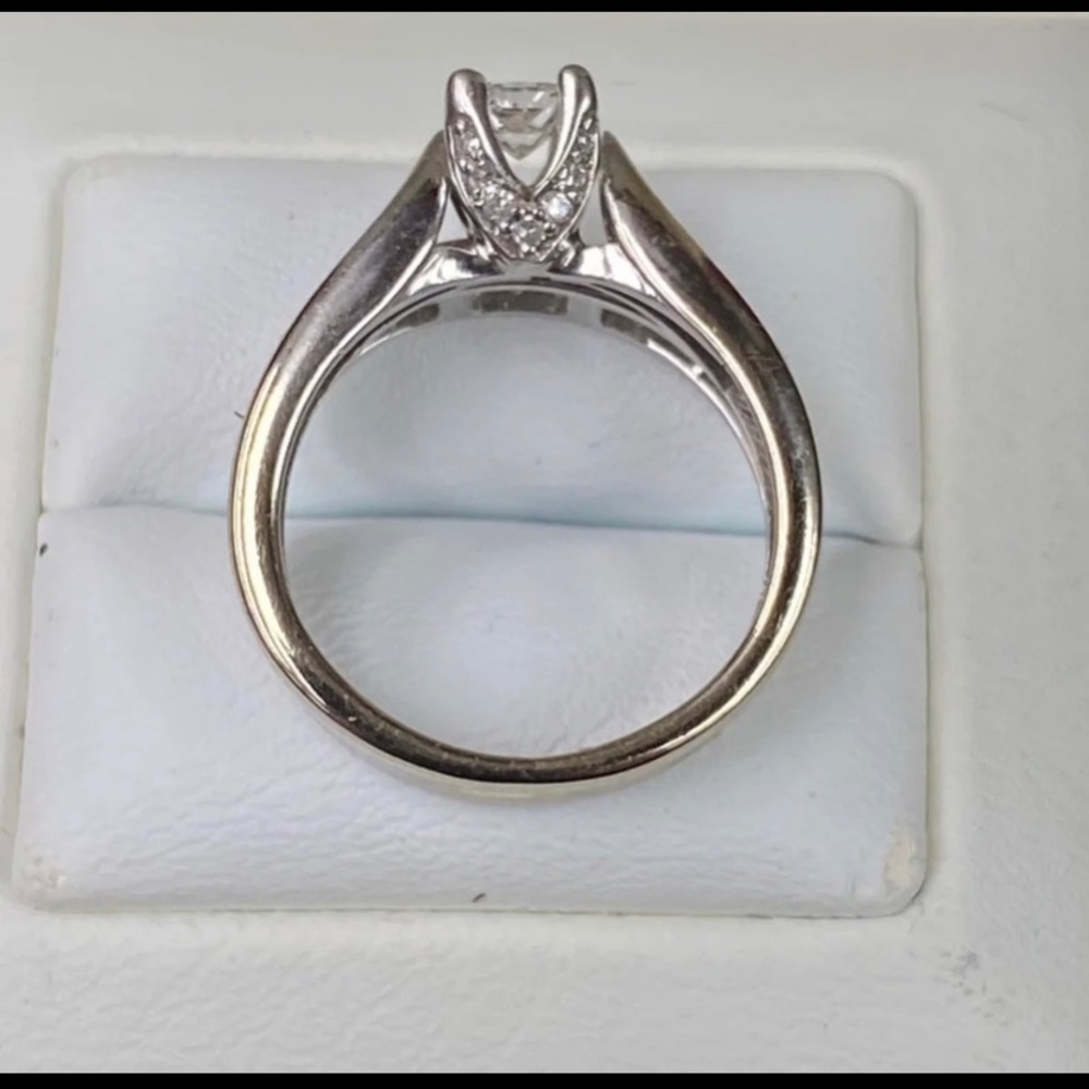 Ring - Picture 4 of 5